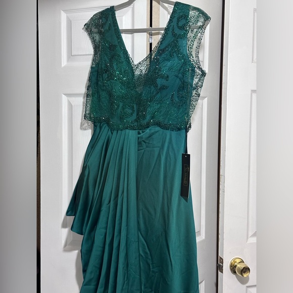 A rich satin emerald green wedding guest/prom dress. - Picture 3 of 5